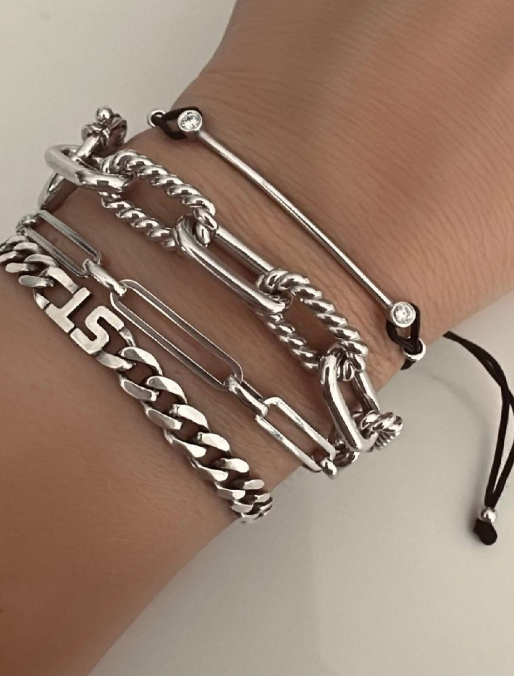 lioness-chain-bracelet-sapphire-jewelry 
