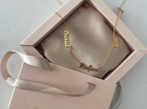 mini-names-personalized-necklace-jewelry-box