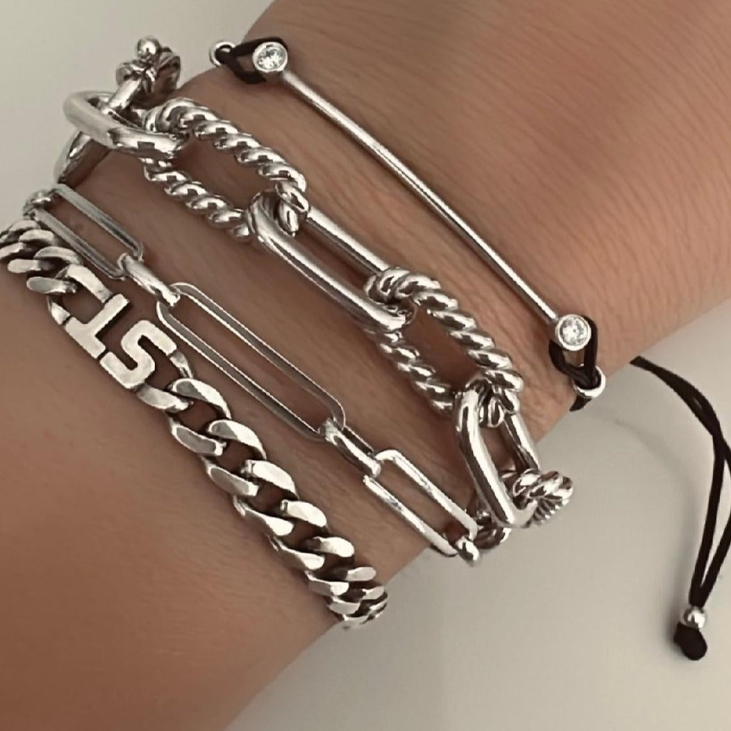 lioness-chain-bracelet-sapphire-jewelry 